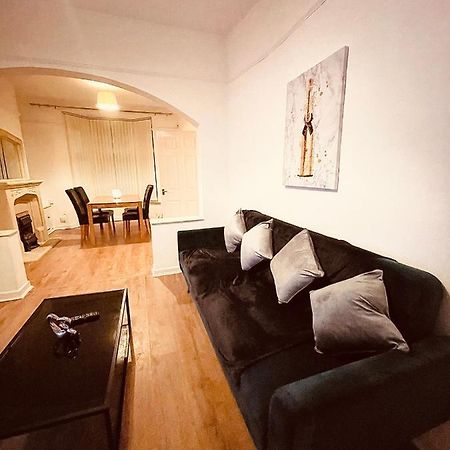 Cute Spacious 2 Bedroom House, Sleeps 8, Free Street Parking, Easy Access Lock Box Entry, 2 Minute Drive From City Centre Liverpool Exterior foto