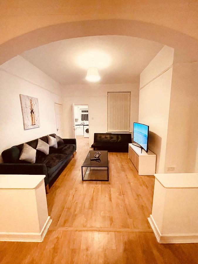 Cute Spacious 2 Bedroom House, Sleeps 8, Free Street Parking, Easy Access Lock Box Entry, 2 Minute Drive From City Centre Liverpool Exterior foto